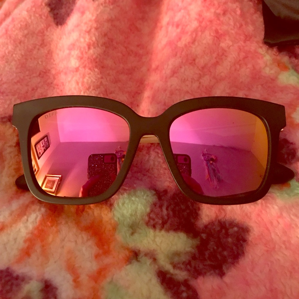 Lil diff eyewear sunglasses Bella